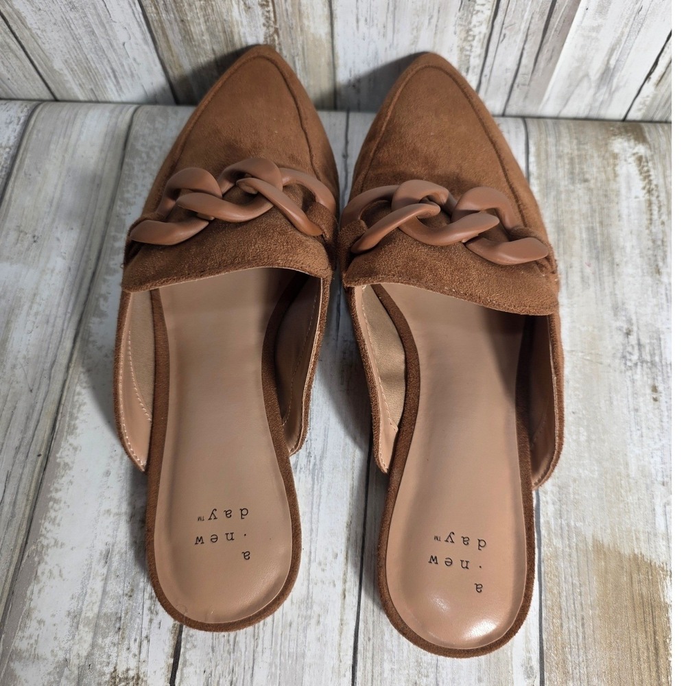 A New Day Womens Cognac Brown Faux Suede Pointed Toe Chain Link Mules Size 7 - Picture 6 of 8